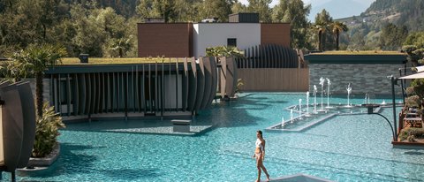 Willkommen im 5-Sterne-Hotel mit Tennisplatz am Gardasee